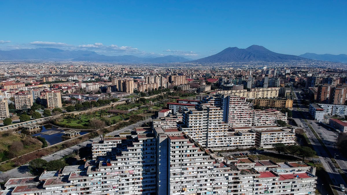 Napoli, maxi blitz antidroga a Scampia: 20 arresti in operazione congiunta